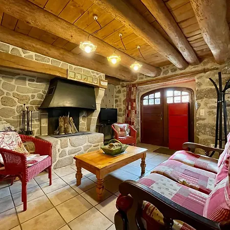 Vakantiehuis Maison Ancienne Au Calme Avec Cheminee Et Equipements Bebe, Proche De - Fr-1-582-127