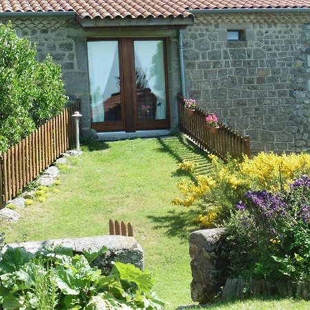 Vakantiehuis Maison Ancienne Au Calme Avec Cheminee Et Equipements Bebe, Proche De - Fr-1-582-127