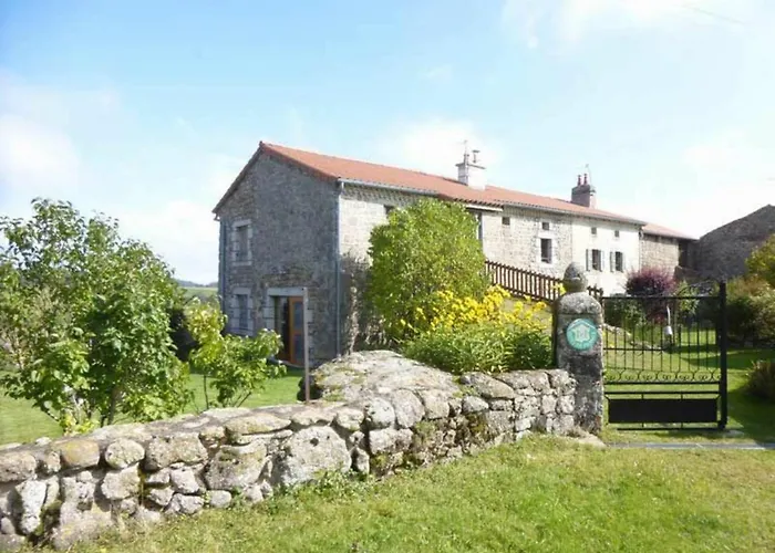 Holiday home Maison Ancienne Au Calme Avec Cheminee Et Equipements Bebe, Proche De - Fr-1-582-127 Saugues