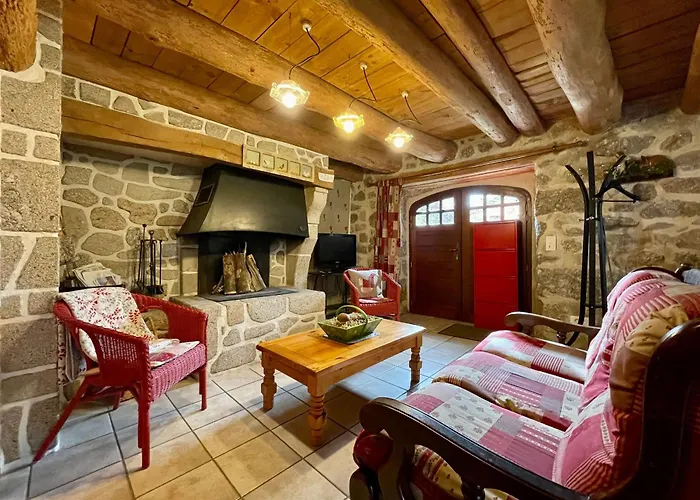 Holiday home Maison Ancienne Au Calme Avec Cheminee Et Equipements Bebe, Proche De - Fr-1-582-127