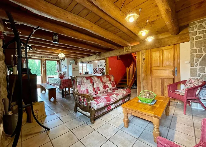 Holiday home Maison Ancienne Au Calme Avec Cheminee Et Equipements Bebe, Proche De - Fr-1-582-127 Saugues