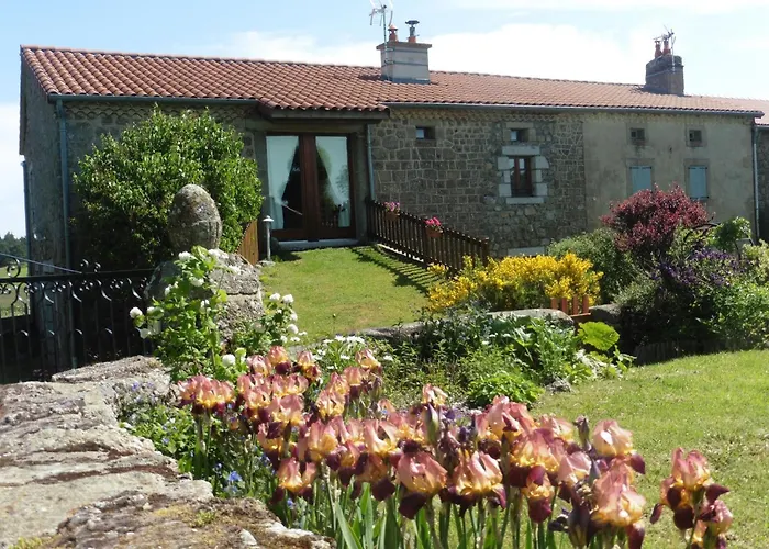 Holiday home Maison Ancienne Au Calme Avec Cheminee Et Equipements Bebe, Proche De - Fr-1-582-127