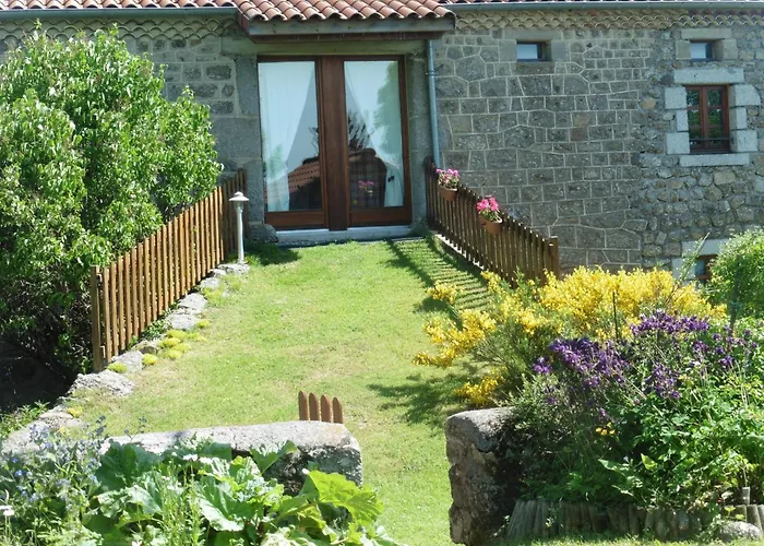 Holiday home Maison Ancienne Au Calme Avec Cheminee Et Equipements Bebe, Proche De - Fr-1-582-127