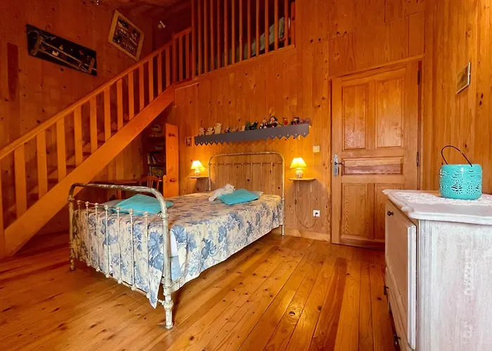 Maison Ancienne Au Calme Avec Cheminee Et Equipements Bebe, Proche De - Fr-1-582-127 *