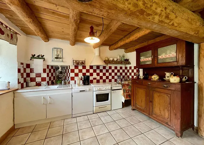 Holiday home Maison Ancienne Au Calme Avec Cheminee Et Equipements Bebe, Proche De - Fr-1-582-127 Saugues